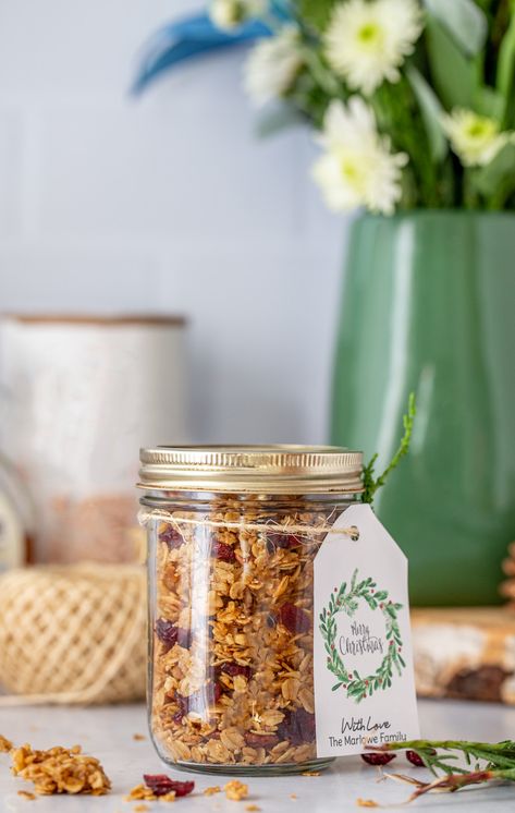 This Homemade Baked Granola in a Jar is easy and fun for gift giving. It's delicious, crunchy and packed full of good for you ingredients your family and friends will love. Granola Gift, Strawberry Blondie, Baked Granola, Organic Maple Syrup, Easy Brunch, Homemade Granola, Pure Maple Syrup, Pancakes And Waffles, Autumn Flavors