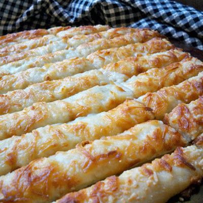 Pizza Fries Recipe, Garlic Fingers, Italian Fries, Simple Pizza, Pizza Fries, Italian Appetizers, Meatless Recipes, Fries Recipe, Bread Appetizers