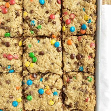 Monster Cookie Bars Recipe, Monster Bars, Gluten Free Monster Cookies, Bar Cookie Recipes, Peanut Butter Cookie Bars, Peanut Butter Dessert Recipes, Monster Cookie Bars, Baked Goods Desserts, Monster Cookie