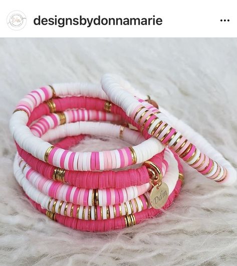 Pink Bracelets Clay Beads, Flatbead Bracelets Ideas Preppy, Pink Heishi Bracelet, Clay Bead Bracelet Ideas Dark Colors, Clay Bead Bracelet Ideas Valentines, Pink Clay Bead Bracelet Ideas, Pink Clay Bead Bracelet, Make Clay Beads, Bracelet Business