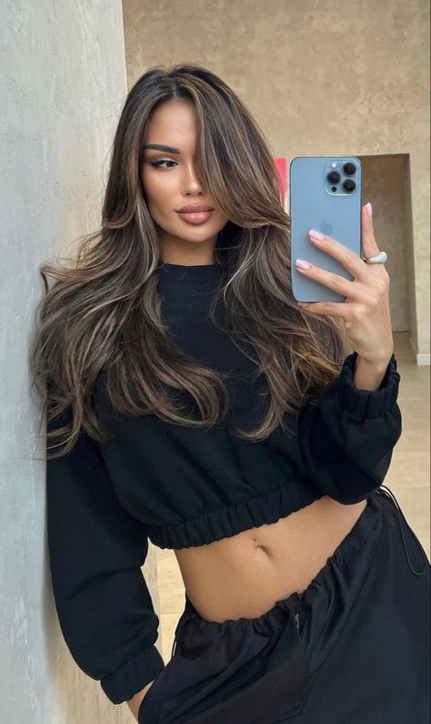 Purple Highlights Blonde Hair, Perfect Blonde Hair, Rambut Brunette, Black Hair Balayage, Brown Hair Looks, Brown Hair Inspo, Candy Hair, Brunette Hair With Highlights, Brunette Balayage Hair