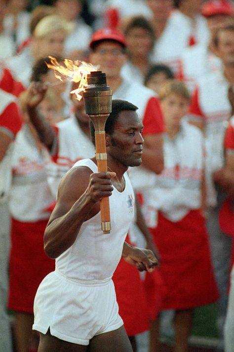 Rafer Johnson carries the Olympic Torch during the Opening Ceremony of the 1984 Summer Olympics Olympic Torch, Olympic Athletes, Olympic Sports, Extraordinary Life, National Championship, Summer Olympics, Action Poses, Vintage Sports, Opening Ceremony