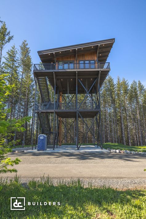 Oregon Lookout Tower & Treehouse - DC Builders Lookout Tower House, Diy Lookout Tower, Lookout Tower Architecture, Fire Tower House, Tower Cabin, Airbnb Cabins, Elevated Houses, Hillside Homes, Tower Room