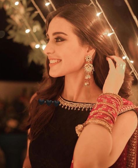 Iqra Aziz, Mehndi Designs For Girls, Classy Photography, Pakistani Actress, Fashion Photoshoot, Urdu Quotes, Girl Crush, Girly Photography, Stylish Girl