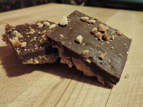 ~The Kitchen Wife~: T.V. Recipe Review...Trisha Yearwood's No-Bake Pretzle Peanut Butter Bars No Bake Peanut Butter Bars, Trisha Yearwood Recipes, Affordable Recipes, No Bake Peanut Butter, Cookie Pizza, Butter Bars, Peanut Butter Bars, Brownie Cookies, Tasty Treats