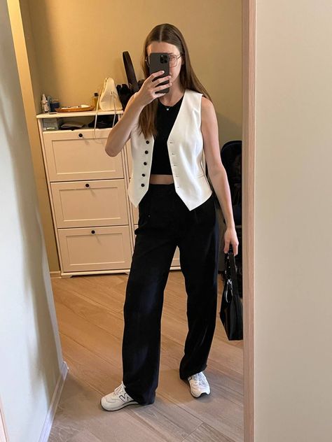 Suit Vest Outfits For Women Jeans, Suit Vest Looks Women Style, Womens Suit Vest Outfit Casual, White Button Up Vest Outfit, White Vest Street Style, White Suit Vest Outfit, White Button Down Vest Outfit, Waistcoat Outfit Women Formal, How To Wear A Suit Vest Women