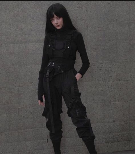 Womens Techwear Skirt, Techwear Woman Outfit, Fancy Techwear, Combat Outfit Female Aesthetic, Techwear Female Outfits, Black Combat Outfit, Cyberpunk Fashion Women Street Styles, Combat Clothes Female, Combat Outfit Female