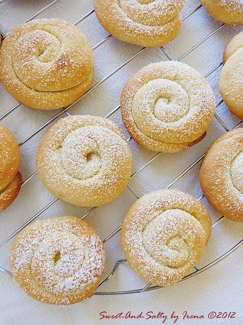 sweet-and-salty: Špansko pecivo-Ensaimadas / Spanish Pastry-Ensaimadas Mallorca Bread, Sweet Bread Rolls, Sweet Pastries, Bakery Shop, Pastry Shop, Balearic Islands, Majorca, It Is Well, Dry Yeast