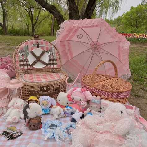 Cozy Tea Party, Halloween Picnic Aesthetic, Sanrio Picnic, Kawaii Picnic, Picnic Date Food, Picnic Inspiration, Cute Date Ideas, Friend Activities, Inner Child Healing