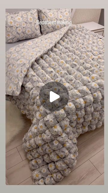 How To Make A Puff Quilt, Puff Quilts For Beginners, Quilts For Beginners, Puff Quilts, Puff Quilt Tutorial, Puff Quilt, Quilt Tutorial, Quilting For Beginners, Quilt Tutorials