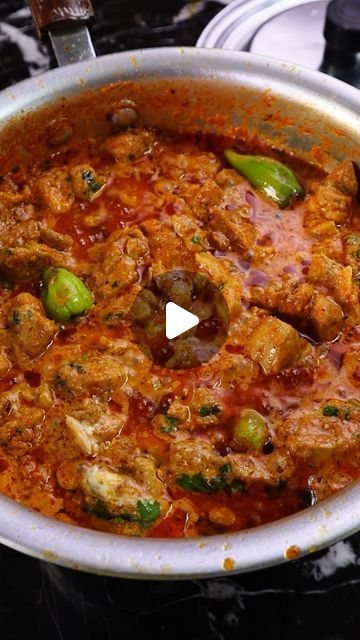 Purani Delhi, Chicken Handi, Chicken Gravy Recipe, Chicken Tikka Masala Recipes, Tikka Recipe, Gravy Ingredients, Chicken Snacks, Red Chicken, Fenugreek Leaves