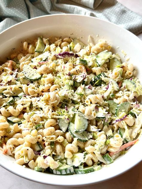 Pasta Slaw Salad, Pasta Slaw, Coleslaw Pasta Salad, Coleslaw Pasta, Ckd Recipes, Slaw Salad, Cold Side Dishes, Veggie Pasta Salad, Spiral Pasta