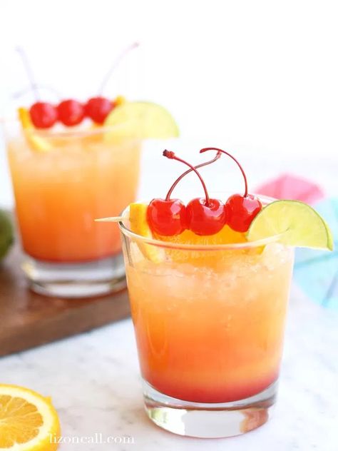 Popular Drink Recipes, Easy Party Punch, Mocktail Party, Luau Party Food, Easy Mocktails, Alcoholic Punch Recipes, Easy Mocktail Recipes, Party Punch Recipes, Mocktail Recipes