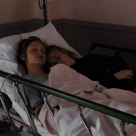 Fancy Aesthetic, Five Friends, Hospital Bed, Aesthetic Japan, High Hopes, Medical Aesthetic, Mystic Falls, Aesthetic People, Friend Goals