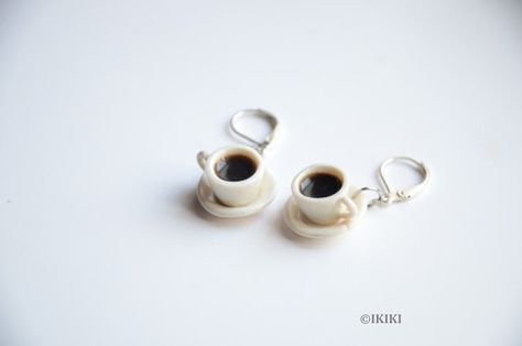 Coffee Cup Jewelry, Cup Polymer Clay, Mug Earrings, Coffee Cup Earrings, Earrings Coffee, Mini Coffee Cups, Coffee Jewelry, Miniature Pottery, Jewelry Polymer Clay