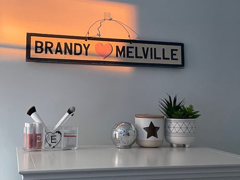 Brandy Melville Room Decor, Brandy Melville Sign, Brandy Melville Bedroom, Brandy Melville Room, Brandy Melville Aesthetic, Bedroom Signs, Clean Room, Room Signs, Teen Bedroom