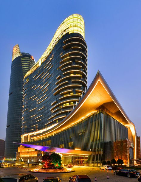 The 5-star Intercontinental Changsha sits at the heart of the new Xinhe Delta development on the coast of Changsha. Maximizing views on the river’s edge, the hotel is the focal point of the development, framing the main pedestrian retail plaza. As an integral part of the mixed-use development, the hotel showcases direct access to the … Exterior Building Design, Hotel Design Architecture, Hotel Facade, Architecture Facade, Facade Lighting, Skyscraper Architecture, Hotel Building, Architecture Building Design, Hotel Architecture