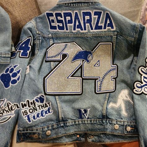 Basketball Jean Jacket Girlfriend, School Spirit Denim Jacket, Customized Jackets Ideas, Painted Football Jean Jacket, Cheer Mom Jean Jacket, Senior Denim Jacket, Cheer Jean Jacket, Senior Jean Jacket Painted, Jean Jacket Football Girlfriend