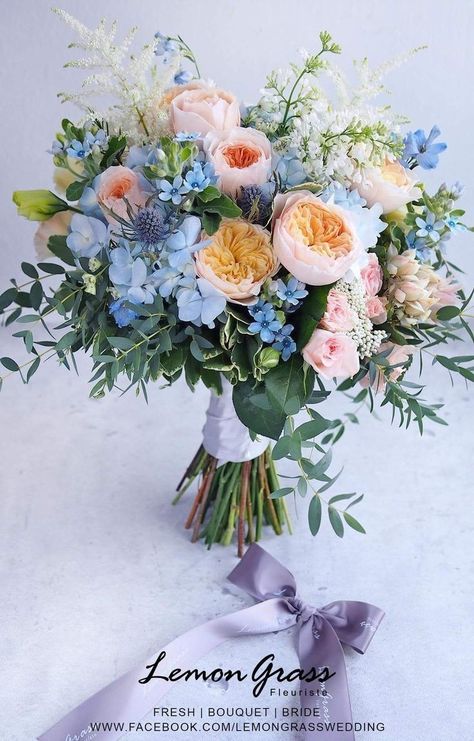 August Wedding Flowers, August Wedding Colors, Wildflower Wedding Bouquet, Flower Wedding Bouquet, Spring Wedding Bouquet, Bridal Bouquet Flowers, Flower Guide, Wildflower Bouquet, Wedding Theme Colors