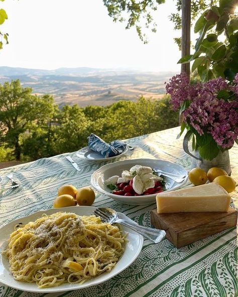 Italian Summer Vacation, Foods In Italy, Pasta In Italy Aesthetic, Fresh Pasta Aesthetic, Food From Italy, Italian Food In Italy, Italy Love Aesthetic, Italy Pasta Aesthetic, Freshness Aesthetic