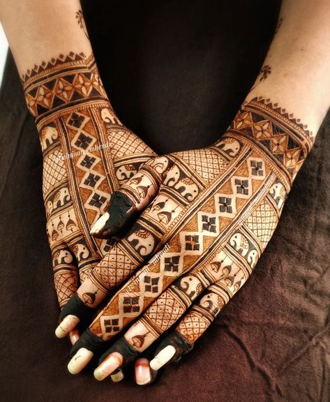 50+ NEW Rakshabandhan Mehndi Designs 2023 – Images & Videos New Mahendi Design 2023 Back Hand, New Mehandi Dezine 2023, Mendhi Designs Backhand, Latest Mehndi Designs Back Hand, Rakshabandhan Mehndi Designs, Back Mehndi Designs, Mehndi Art Designs Back Hand, Back Hand Mehndi Designs Stylish, Mahendi Designs Latest