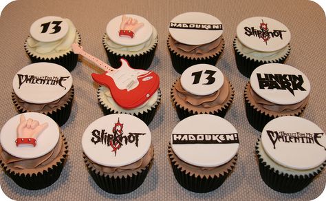 Heavy Metal Cupcakes by The Clever Little Cupcake Company (Amanda), via Flickr Acdc Birthday Cake, Beatles Cupcakes, Festa Rock Roll, Novelty Cupcakes, Vanilla And Chocolate Cupcakes, Music Party Decorations, Rock Cake, 1st Birthday Cakes, Birthday Cakes For Women