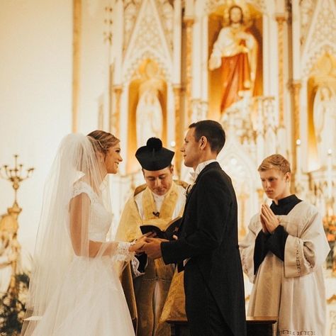 Latin Mass Brides (@1962bride) • fotos e vídeos do Instagram Latin Mass Wedding, Latin Wedding, Latin Mass, Catholic Wedding, Wedding 2024, Wedding Pics, Marry Me, Wedding Pictures, Dream Wedding