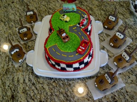 mater cupcakes and cars birthday cake Lighting Mcqueen Cake, Race Track Cake, Birthday Cake Photos, Race Car Cake, Mcqueen Cake, Race Car Cakes, Cars Birthday Party Decorations, Cars Birthday Cake, Race Car Track