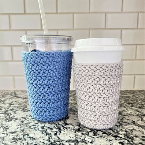 Cup Koozies Diy, Crochet Ice Coffee Cozy Pattern, Coffee Sleeve Crochet Pattern Free, Crochet Coffee Cup Sleeve, Crocheted Cup Cozy Free Pattern, Crochet Iced Coffee Cozy Pattern, Free Crochet Cup Cozy Pattern, Cup Cozies Crochet Pattern Free, Crochet Coffee Sleeve Free Pattern