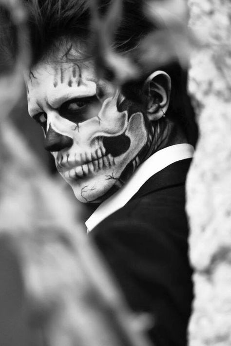 Mens Halloween Makeup, Skeleton Face Paint, Day Of The Dead Makeup, Skull Face Paint, Festival Makeup Rave, Skeleton King, Festival Makeup Glitter, Dead Makeup, Skeleton Face