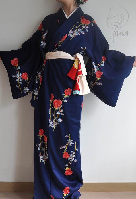 Long Silk Kimono, Kimono Traditional, Embroidery Kimono, Japanese Traditional Clothing, Kimono Gown, Silk Kimono Jacket, Traditional Japanese Kimono, Maxi Kimono, Long Sleeve Kimono