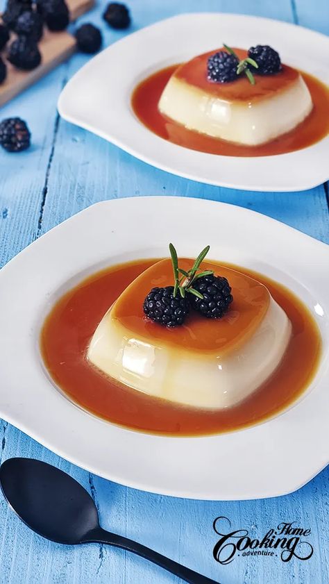 This Caramel Panna Cotta is a sophisticated and delicate , eggless and gluten-free Italian dessert that combines the creamy elegance of panna cotta with the rich, deep flavor of caramel. It is a delectable finish to any meal, whether it’s a casual dinner or a special occasion. Panacota Recipe, Gluten Free Italian Desserts, Caramel Panna Cotta, Lemon Panna Cotta, Eggless Desserts, Sour Cream Coffee Cake, Creme Brûlée, Italian Dessert, Custard Recipes