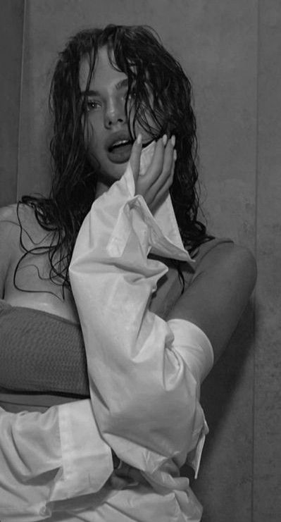 Wet Hair Aesthetic Photos, Faux Shower Photography, Wet Photo Shoot Ideas Bathroom, Wet Look Photoshoot Ideas, Wet Look Outfit, Wet Hair Photography, Shower Photography Woman, Wet Photo Shoot Ideas, Wet Look Photoshoot