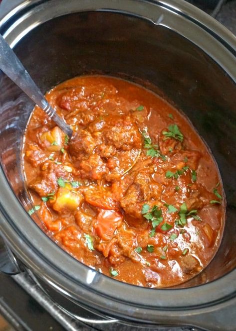 Beef Goulash Slow Cooker, Slow Cooker Goulash Recipes, Brian Paterson, Goulash Slow Cooker, Hungarian Beef Goulash, Rich Beef Stew, Slow Cooker Ground Beef, Hungarian Goulash, Light Cooking