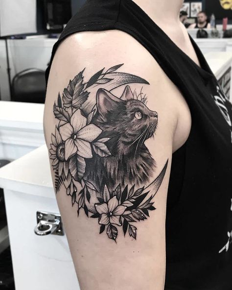 A Cat Tattoo, Cat Portrait Tattoos, Cat On The Moon, Dragons Tattoo, Autumn Tattoo, Black Cat Tattoos, 4 Tattoo, Top Cat, Tattoos Geometric