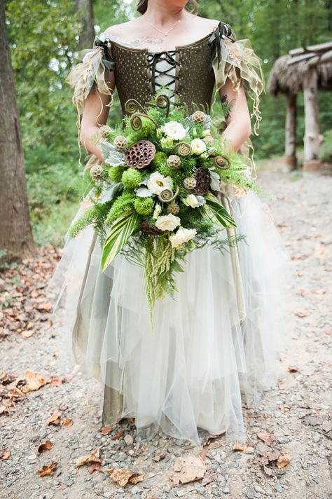 Fairy wedding fashion Elven Wedding Bouquet, Fantasy Wedding Bouquet, Fairy Wedding Bouquet, Mushroom Ceremony, Fantasy Bouquet, Mushroom Bouquet, Apple Wedding Favors, Fae Ball, Woodland Wedding Bouquet