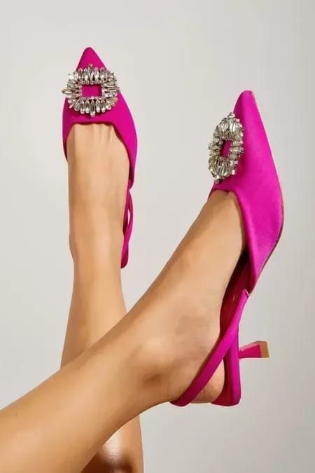 The perfect jeweled pink heels! $37!! Also comes in black, red and purple! High Heels Black, Rose Shoes, Classy Shoes, Blue Heels, Rhinestone Decor, Rhinestone Wedding, Ladies Clutch, Pink Heels, Toe Sandals