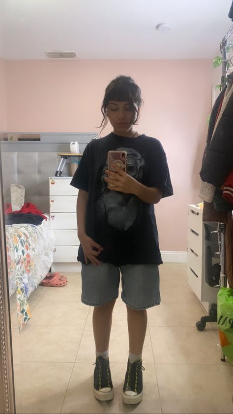 Baggy Jorts With Crop Top, Baggy Shorts And Baggy Shirt Outfit, Baggy Clothes Outfit For Summer, Baggy Shirt With Jorts, Oversized Shirt With Jorts, Baggy Clothes For Hot Weather, Baggy Shirts With Shorts, Baggy Summer Outfits Grunge, Outfits With Shorts Grunge