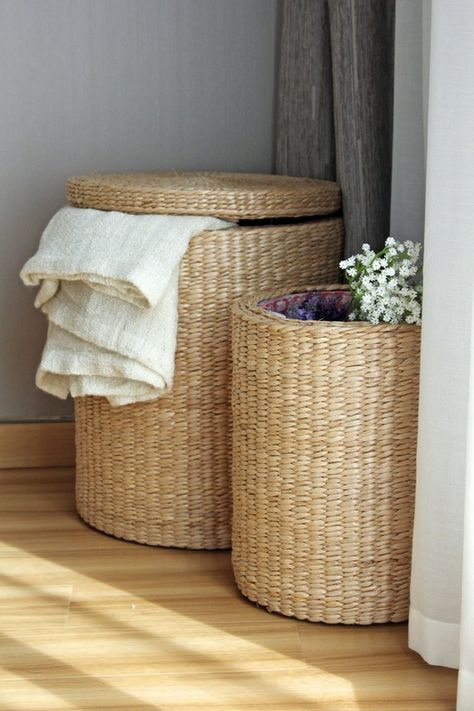 Storage Baskets Ikea, Straw Laundry Basket, Basket Laundry Storage, Straw Basket Decor, Clothes Basket Storage Ideas, Bedroom Laundry Basket, Cute Laundry Baskets, Laundey Basket, Laundry Baskets Ideas