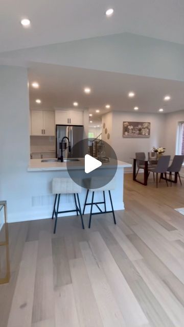 Sara Kareer, Luxury REALTOR®, CLHMS, GUILD on Instagram: "Welcome to this beautifully renovated end-unit Townhouse that feels like a semi-detached home! 🏡 

This home is designed to offer a perfect balance of style and functionality. Featuring 3 Bedrooms and 3 fully upgraded Bathrooms, this home showcases modern finishes throughout. 🌟 

The upgraded Kitchen includes sleek Quartz Countertops, a matching Backsplash, upgraded Cabinets, and a Breakfast Bar, perfect for casual dining and entertaining. The open-concept Living Room/Dining Room is enhanced by engineered Hardwood Flooring, Potlights, and a custom Railing with elegant Iron Pickets. 
The layout flows seamlessly into the open-concept Family Room, Kitchen, and Breakfast Area, which includes a Walkout to the Backyard for easy Outdoor Kitchen With Living Room Open Concept, Kitchen Living Dining Open Concept, Semi Open Kitchen And Living Room, Open Concept Kitchen Living Room Layout, Semi Open Kitchen, Open Concept Kitchen Living Room, Upgraded Kitchen, Kitchen Bar Design, Custom Railing