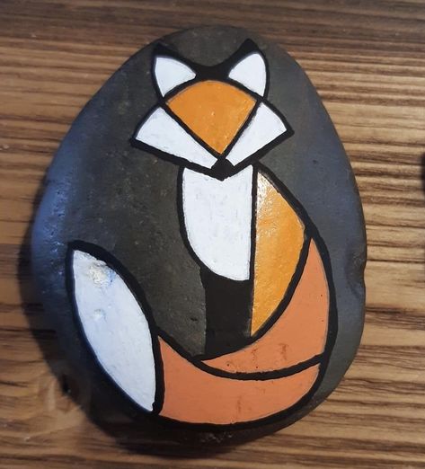 Fox Rock Painting, Fox Painted Rock, Autumn Rock Painting Ideas, Painted Rocks Simple, Rock Painting Ideas Funny, Garden Rock Art, Diy Rock Art, Painted Rock Animals, Painted Rocks Craft