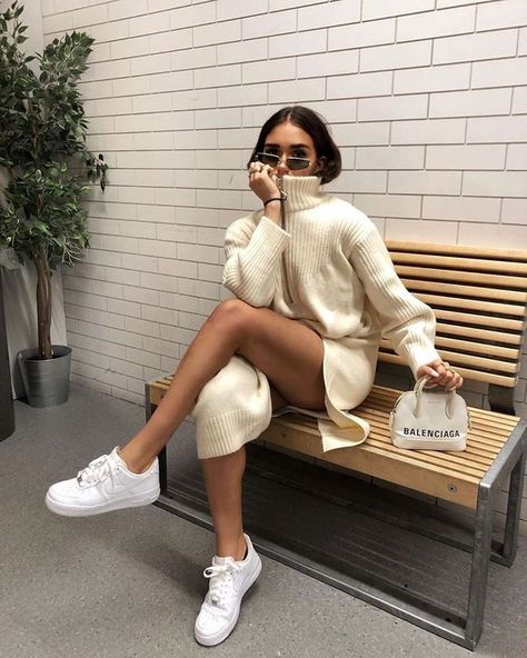 Street Style: Nike Air Force 1 Sneakers Looks Pinterest, Komplette Outfits, Style Chic, Mode Inspiration, Fall Winter Outfits, Outfits Casuales, White Sneakers, Urban Fashion, Look Fashion