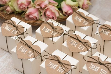 10 Wedding Favors Your Guests Will Want to Keep Wedding Souvenirs For Guests, Boda Diy, Top Wedding Trends, Wedding Thank You Gifts, Cheap Wedding Venues, Best Wedding Favors, Wedding Gifts For Guests, Diy Wedding Favors, Unique Wedding Favors