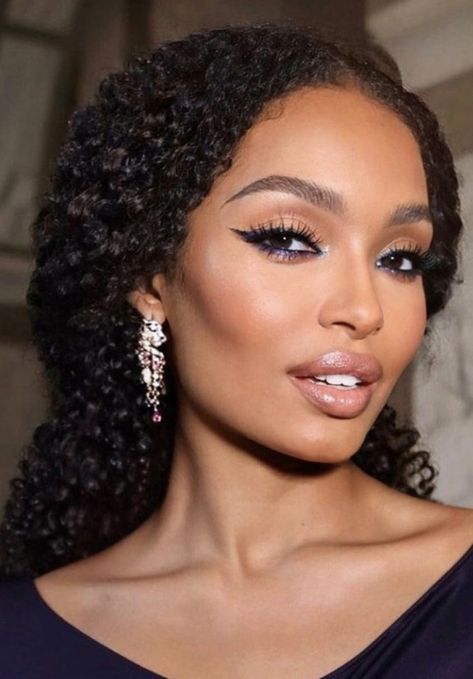 Solange Knowles Makeup, Wedding Makeup Soft Glam Brown Eyes, Baby Shower Makeup Ideas Blue, Soft Glam Makeup Brown Skin, Soft Dramatic Makeup, Wedding Makeup Black Women, Yara Shahidi Makeup, Bridal Makeup For Dark Skin, Bombshell Makeup