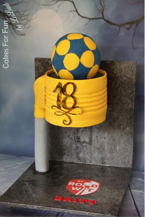 #sportscakes #korfbal #ball #gravitydefyingcakes #cake #cakedecorating #cakeart #cakedecor #cakesdecor Shopping Cake, Pretty Cake Ideas, Comic Cake, Vintage Heart Cake, Drink Cake, Cake Pretty, Cake Heart, Gravity Defying Cake, Cakes Decorated