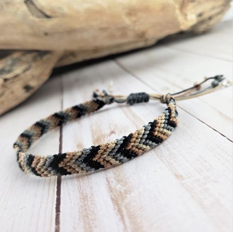 Neutral Friendship Bracelets, Thread Accessories, Chevron Friendship Bracelets, Diy Bracelets With String, String Bracelet Patterns, Ankle Bracelets Diy, Cute Friendship Bracelets, Beach Bracelet, Friendship Bracelets Tutorial