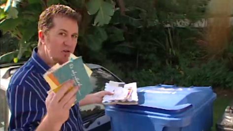 Peter Walsh's Foolproof Pieces of Organizing Advice - Video Peter Walsh Organizing Tips, Peter Walsh, Junk Drawer Organizing, Becoming Minimalist, Paper Clutter, Minimalist Quotes, Dollar Store Organizing, Organizing Tips, Travel Outdoors