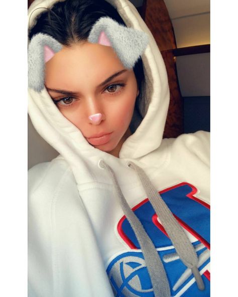 Kendall Jenner Snapchat, Kendall Ve Kylie, Kendall Jenner Casual, Kim Khloe Kourtney, Kylie Jenner Outfits Casual, Kendall Jenner Outfits Casual, Kendall Jenner Icons, Kloe Kardashian, Kendall Jenner Photos