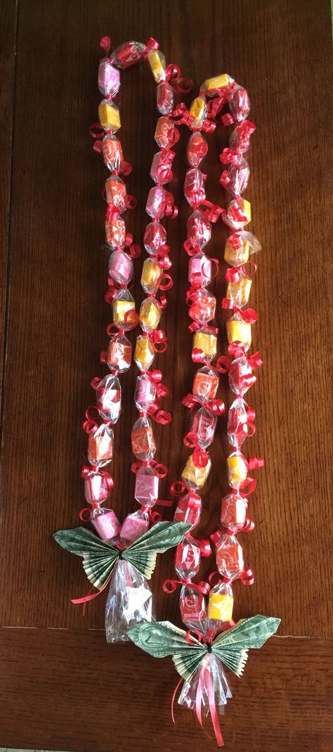 Starburst Candy Leis Candy Necklaces For Graduation, Graduation Candy Lei Ideas, Graduation Necklace Ideas Candy, Graduation Lei Candy, How To Make A Candy Lei Graduation, Hawaiian Leis For Graduation, Candy Graduation Necklace, Candy Lays Necklace, Money And Candy Lei