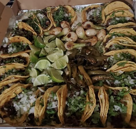 Mexican Food Photos, Fine Cooking, Party Food Platters, Food Babe, Mexican Food Recipes Easy, Yummy Comfort Food, Food Goals, Food Platters, Food Obsession